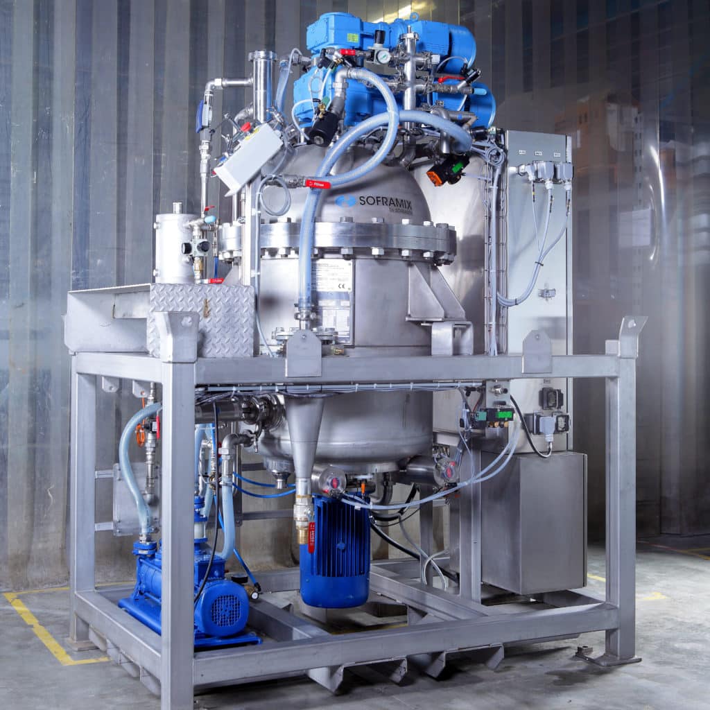 Photo du mélangeur réacteur disperseur SOFRAMIX. Ceci est un mélangeur d'essai pour le mélange de produits liquides et pateux